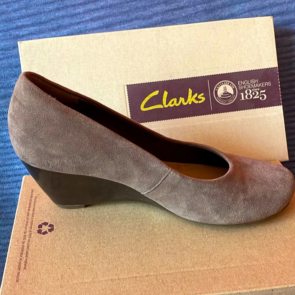 Grey suede wedges by Clarks